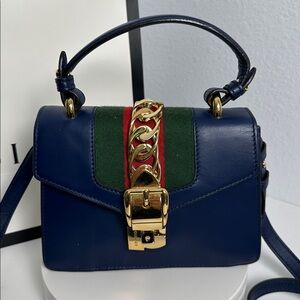 💯Authentic Gucci Navy Blue Sylvie Mini Top Handle Bag in leather 🍀